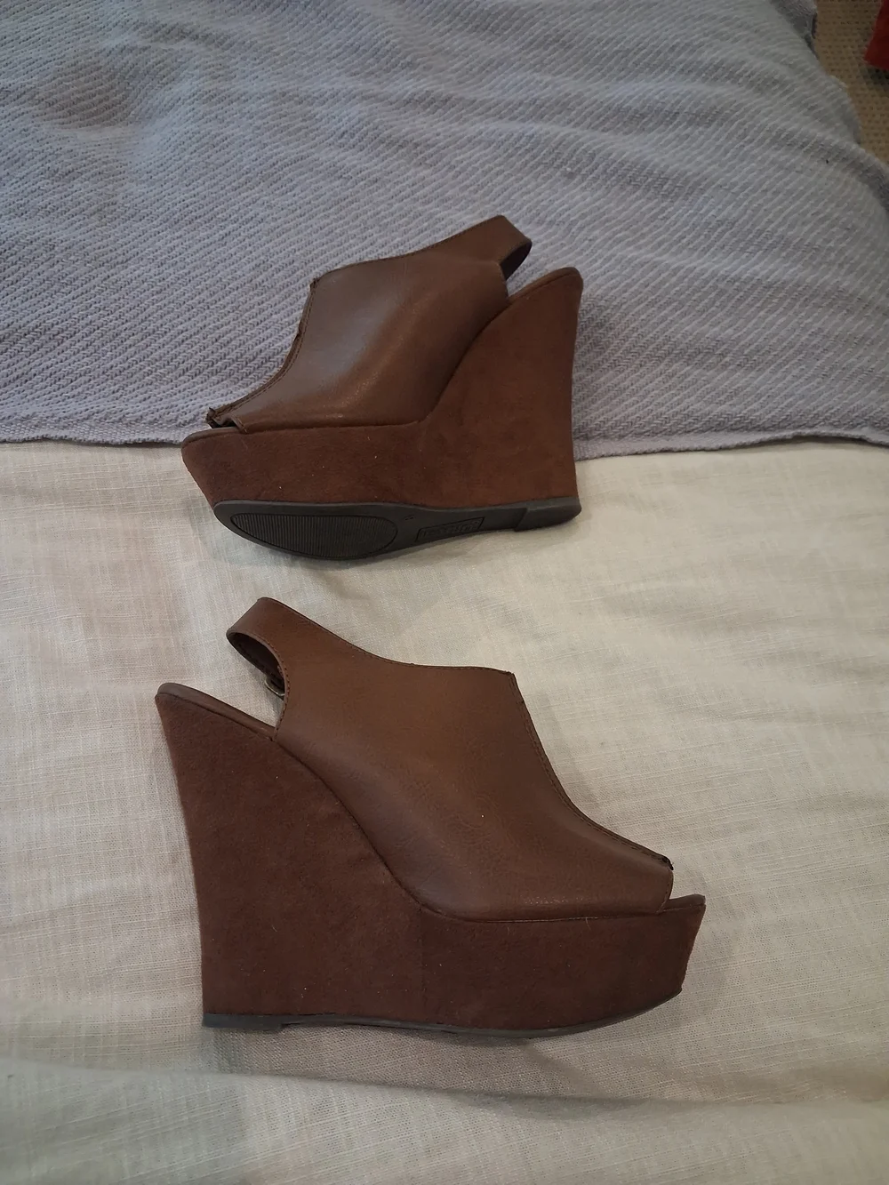 NWOT Brash Wedge Peep-Toe Slingback Heel - Brown Woman Size 8